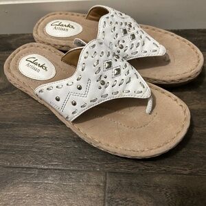 Clark White Leather slip on thong sandals